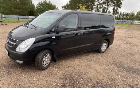 Hyundai H-1 II рестайлинг, 2011 год, 2 000 000 рублей, 1 фотография