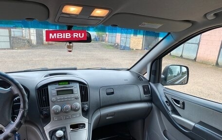 Hyundai H-1 II рестайлинг, 2011 год, 2 000 000 рублей, 4 фотография