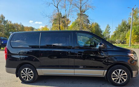 Hyundai Grand Starex Grand Starex I рестайлинг 2, 2018 год, 4 430 000 рублей, 2 фотография