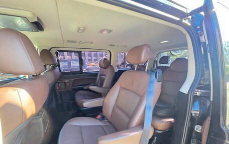 Hyundai Grand Starex Grand Starex I рестайлинг 2, 2018 год, 4 430 000 рублей, 12 фотография