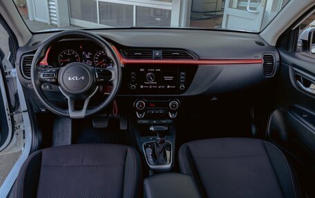 KIA Rio IV, 2021 год, 1 695 000 рублей, 18 фотография