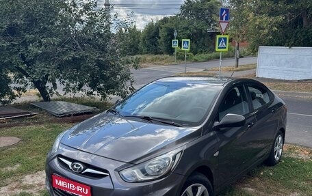 Hyundai Solaris II рестайлинг, 2014 год, 780 000 рублей, 1 фотография