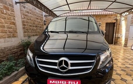 Mercedes-Benz Vito, 2017 год, 4 000 000 рублей, 3 фотография