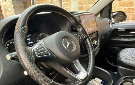 Mercedes-Benz Vito, 2017 год, 4 000 000 рублей, 17 фотография