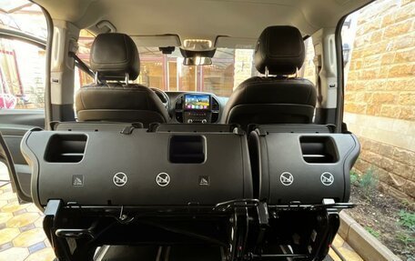 Mercedes-Benz Vito, 2017 год, 4 000 000 рублей, 34 фотография