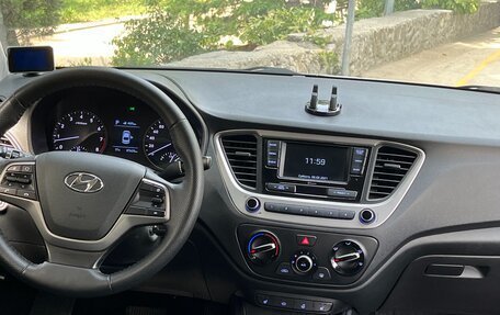 Hyundai Solaris II рестайлинг, 2018 год, 1 290 000 рублей, 9 фотография