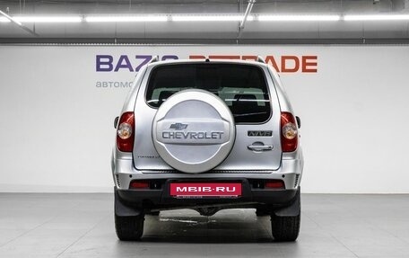 Chevrolet Niva I рестайлинг, 2018 год, 899 000 рублей, 7 фотография