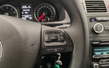 Volkswagen Touran III, 2012 год, 1 300 000 рублей, 17 фотография