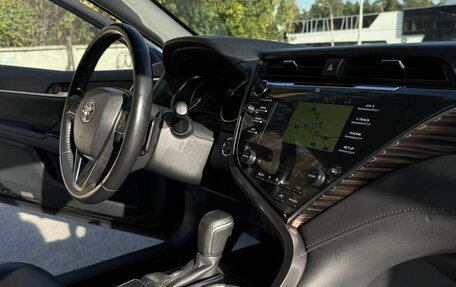 Toyota Camry, 2019 год, 3 300 000 рублей, 6 фотография