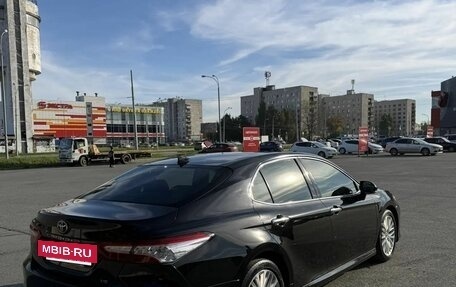 Toyota Camry, 2019 год, 3 300 000 рублей, 10 фотография