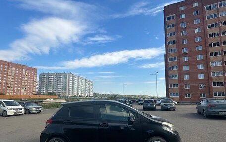 Toyota Vitz, 2013 год, 699 000 рублей, 1 фотография