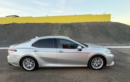 Toyota Camry, 2018 год, 3 250 000 рублей, 4 фотография