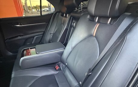 Toyota Camry, 2018 год, 3 250 000 рублей, 10 фотография