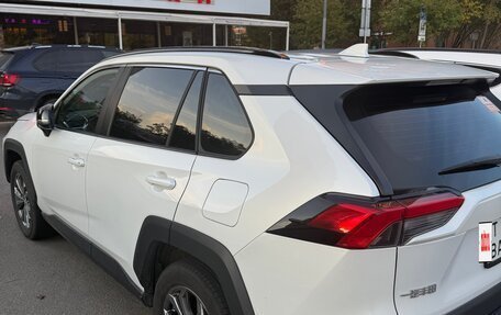 Toyota RAV4, 2024 год, 3 600 000 рублей, 3 фотография