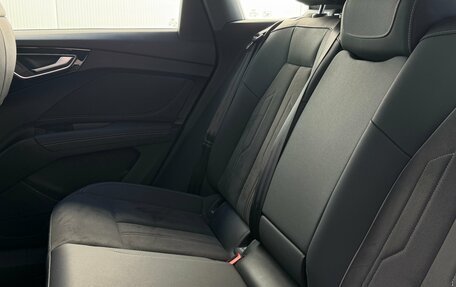 Audi Q4 e-tron, 2022 год, 3 995 000 рублей, 29 фотография