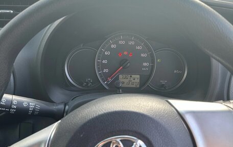 Toyota Vitz, 2013 год, 699 000 рублей, 8 фотография
