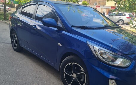 Hyundai Solaris II рестайлинг, 2011 год, 530 000 рублей, 4 фотография