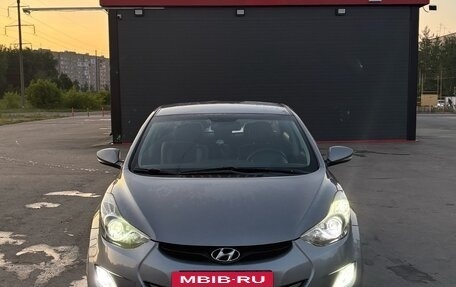 Hyundai Avante, 2011 год, 850 000 рублей, 2 фотография