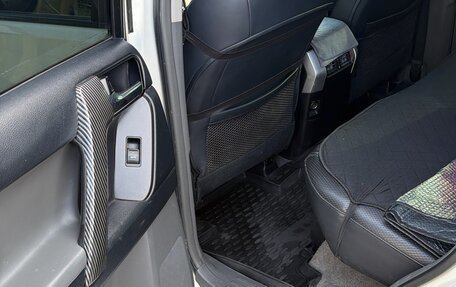 Toyota Land Cruiser Prado 150 рестайлинг 2, 2013 год, 2 650 000 рублей, 3 фотография