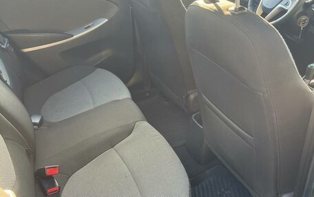 Hyundai Solaris II рестайлинг, 2013 год, 1 000 000 рублей, 12 фотография