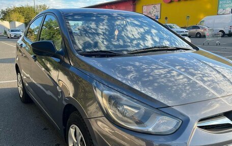 Hyundai Solaris II рестайлинг, 2013 год, 1 000 000 рублей, 3 фотография