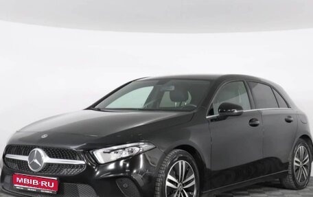 Mercedes-Benz A-Класс, 2019 год, 1 950 000 рублей, 1 фотография