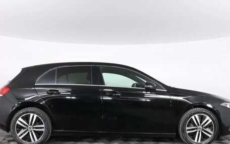 Mercedes-Benz A-Класс, 2019 год, 1 950 000 рублей, 2 фотография