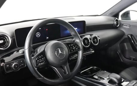 Mercedes-Benz A-Класс, 2019 год, 1 950 000 рублей, 3 фотография