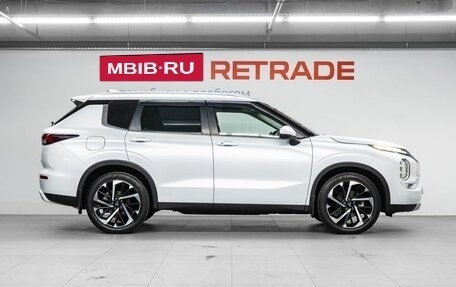 Mitsubishi Outlander, 2024 год, 3 600 000 рублей, 5 фотография