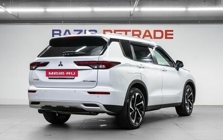 Mitsubishi Outlander, 2024 год, 3 600 000 рублей, 6 фотография