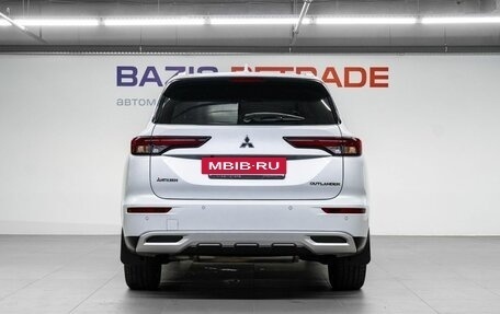 Mitsubishi Outlander, 2024 год, 3 600 000 рублей, 7 фотография