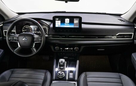 Mitsubishi Outlander, 2024 год, 3 600 000 рублей, 18 фотография
