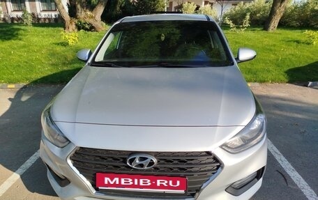 Hyundai Solaris II рестайлинг, 2017 год, 1 300 000 рублей, 3 фотография