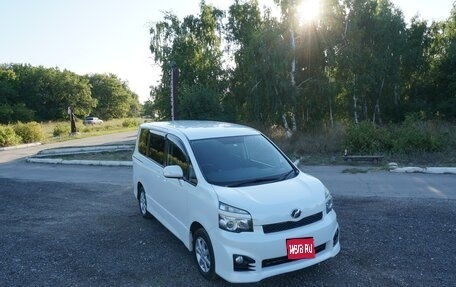 Toyota Voxy II, 2010 год, 1 500 000 рублей, 1 фотография