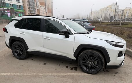Toyota RAV4, 2024 год, 3 850 000 рублей, 7 фотография