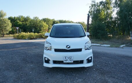 Toyota Voxy II, 2010 год, 1 500 000 рублей, 2 фотография