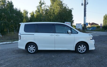 Toyota Voxy II, 2010 год, 1 500 000 рублей, 4 фотография