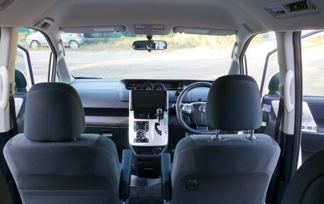 Toyota Voxy II, 2010 год, 1 500 000 рублей, 12 фотография