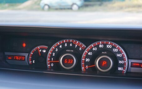 Toyota Voxy II, 2010 год, 1 500 000 рублей, 16 фотография