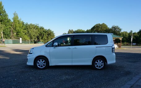 Toyota Voxy II, 2010 год, 1 500 000 рублей, 8 фотография