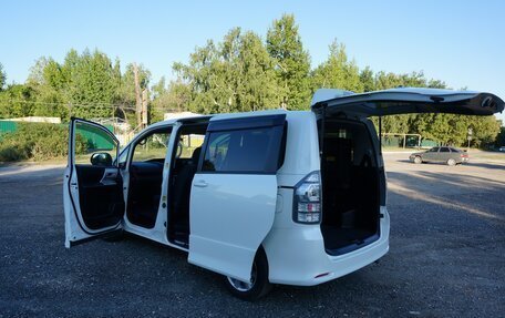 Toyota Voxy II, 2010 год, 1 500 000 рублей, 27 фотография