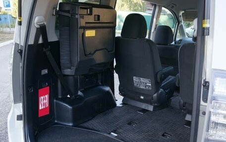 Toyota Voxy II, 2010 год, 1 500 000 рублей, 23 фотография