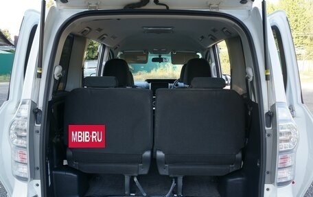 Toyota Voxy II, 2010 год, 1 500 000 рублей, 22 фотография