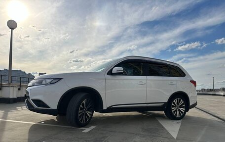 Mitsubishi Outlander III рестайлинг 3, 2019 год, 2 200 000 рублей, 1 фотография
