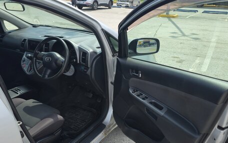 Toyota Wish II, 2005 год, 990 000 рублей, 14 фотография