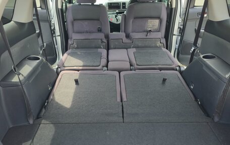 Toyota Wish II, 2005 год, 990 000 рублей, 30 фотография