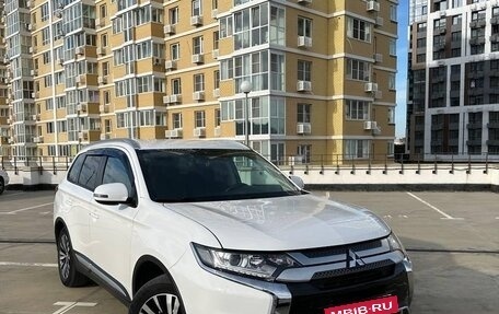 Mitsubishi Outlander III рестайлинг 3, 2019 год, 2 200 000 рублей, 9 фотография