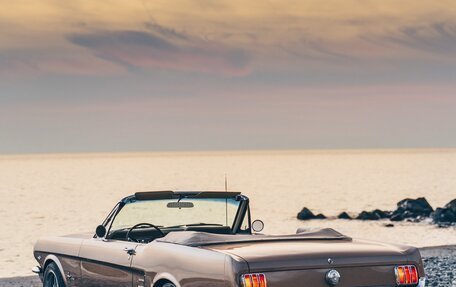 Ford Mustang VI рестайлинг, 1966 год, 12 500 000 рублей, 27 фотография