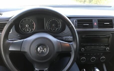 Volkswagen Jetta VI, 2012 год, 1 000 000 рублей, 12 фотография
