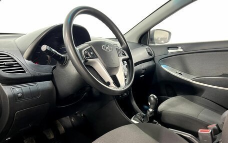 Hyundai Solaris II рестайлинг, 2012 год, 700 000 рублей, 10 фотография